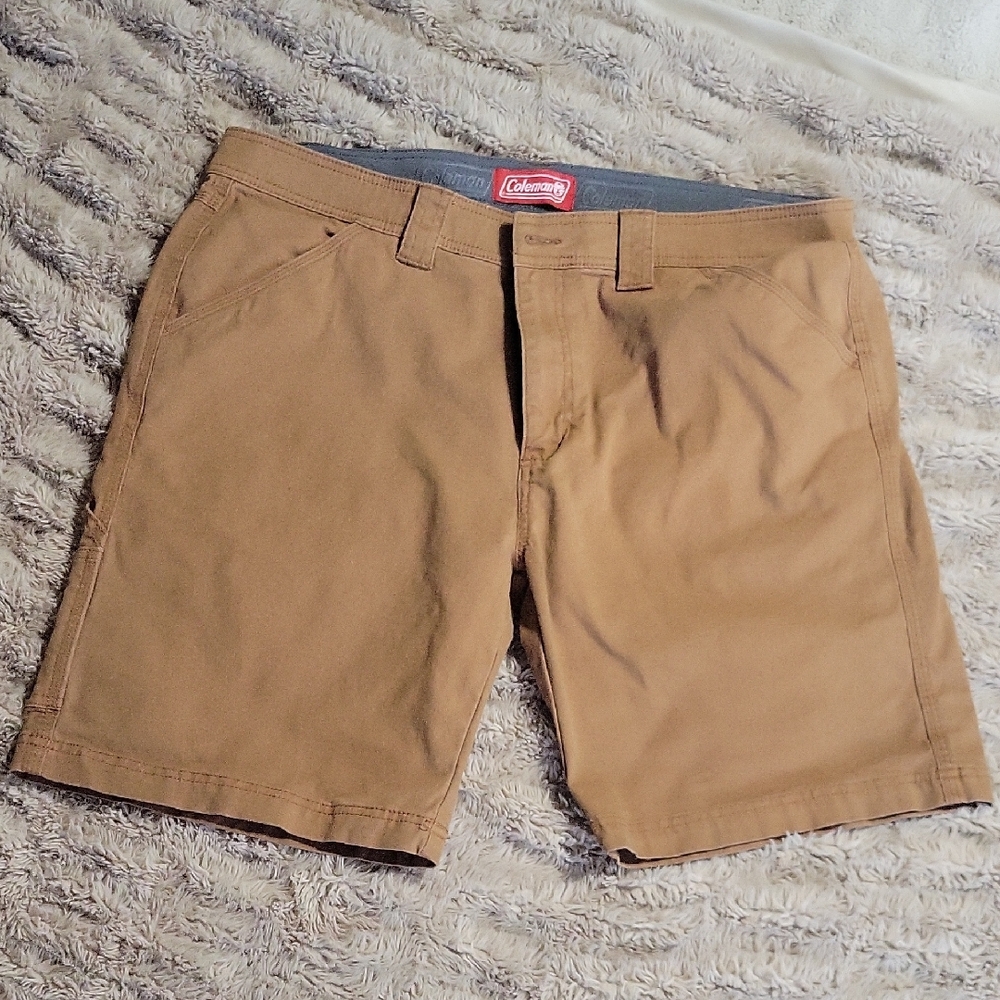 🌞Coleman Men's Tan Shorts